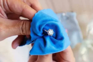روش تمیز کردن بدلیجات زرد