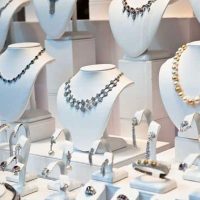 jewelry-store-benefits-and-disad